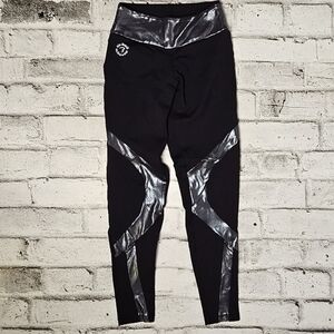 Bia Brazil Women's Black & Silver Metallic Activewear Leggings